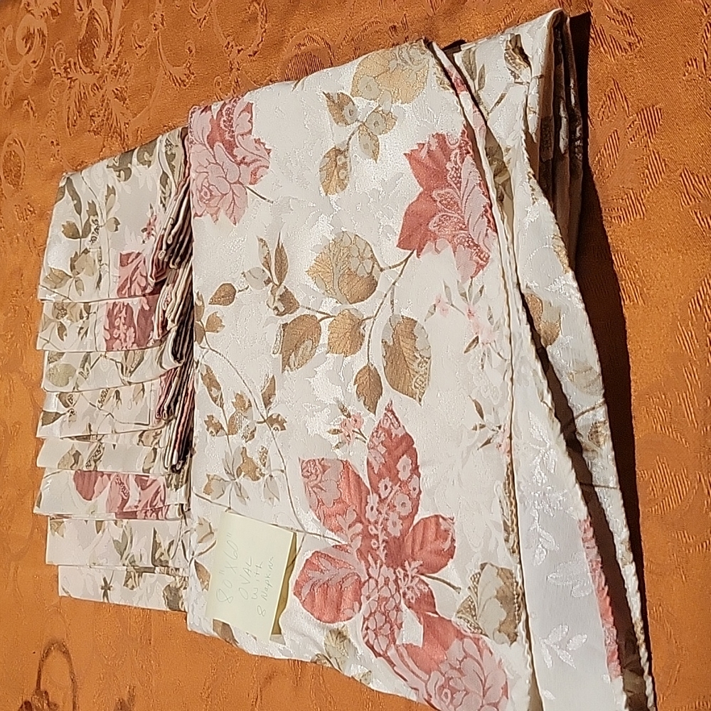 Vintage WC Designs oval table cloth with napkins EUC